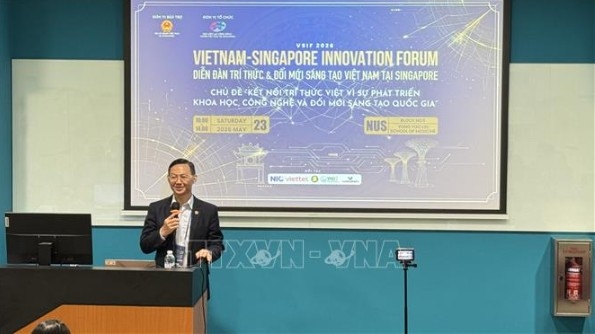 Vietnamese Ambassador to Singapore Tran Phuoc Anh speaks at the forum. (Photo:VNA)
