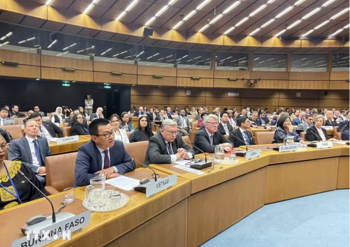Ambassador Vu Le Thai Hoang, Permanent Representative of Vietnam to the United Nations and other international organisations in Vienna, attends the meeting. (Photo: VNA)