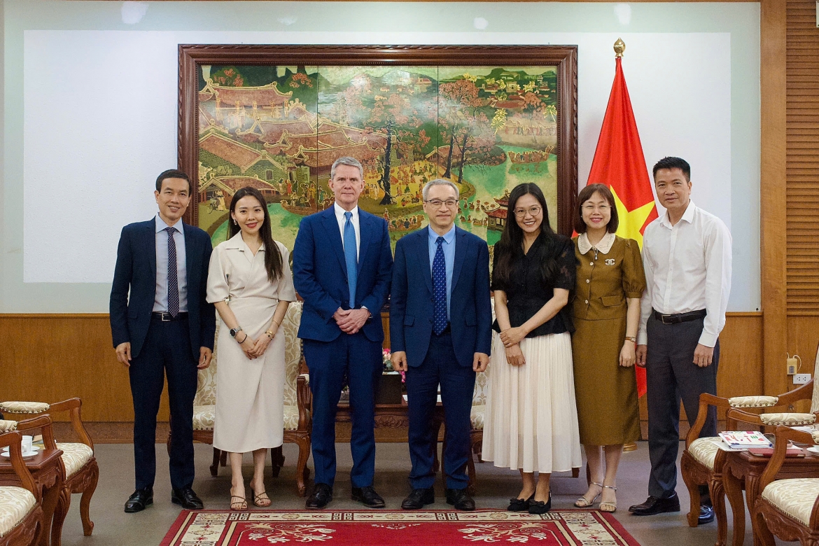 Delegates pose for a group photo (Photo: baovanhoa.vn)