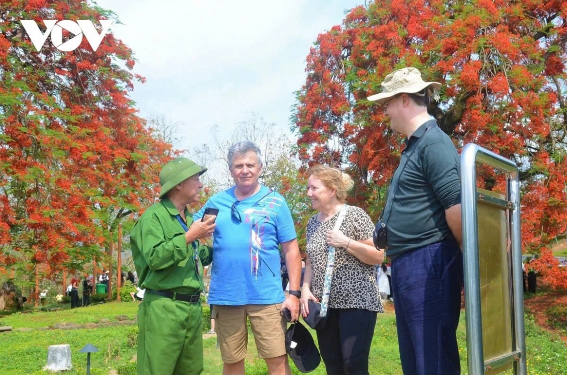 Many foreign tourists are interested in learning about the history of the Battle of Dien Bien Phu.