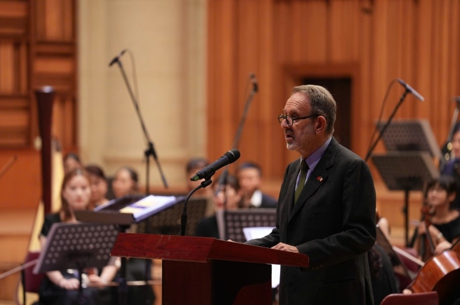 Italian Ambassador to Vietnam Marco Della Seta highlights the role of arts and music in strengthening cultural ties and praises collaboration between international artists, the Vietnam National Academy of Music and the Modena Conservatory in bringing global projects closer to Vietnamese audiences