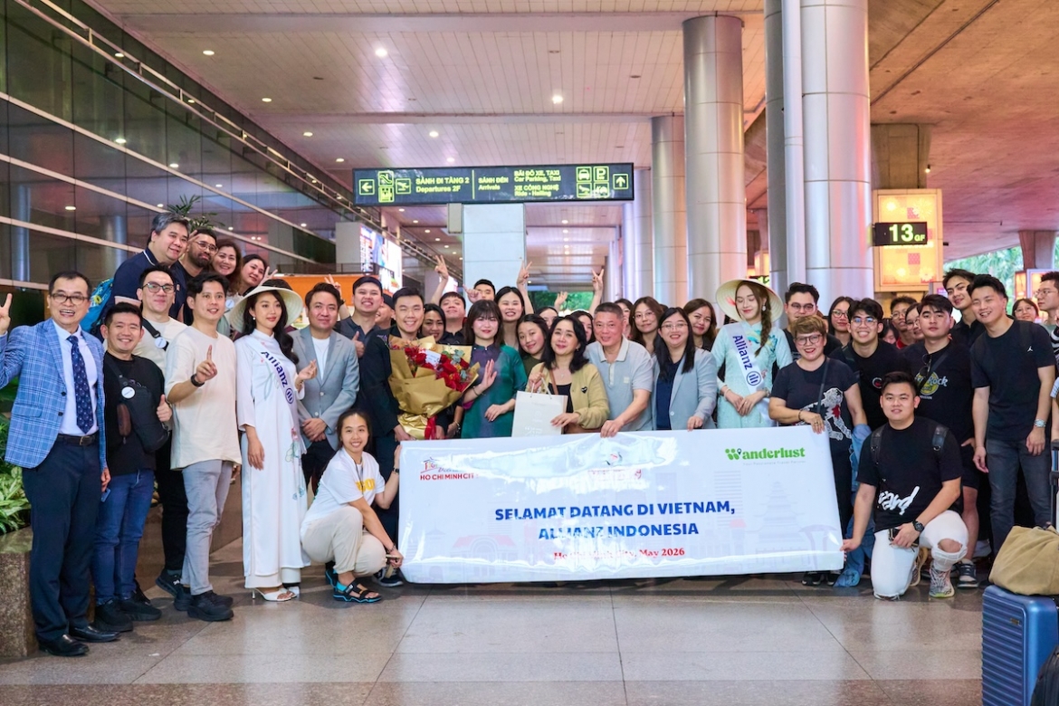 A  delegation of 890 MICE visitors from Allianz Indonesia is warmly welcomed at Tan Son Nhat International Airport (Photo: cdulichtphcm.vn)