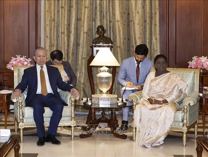 The Vietnamese leader proposes increasing the frequency of direct flights between the two countries while calling on India to reduce tariff and non-tariff barriers for Vietnamese exports. (Photo: VNA)