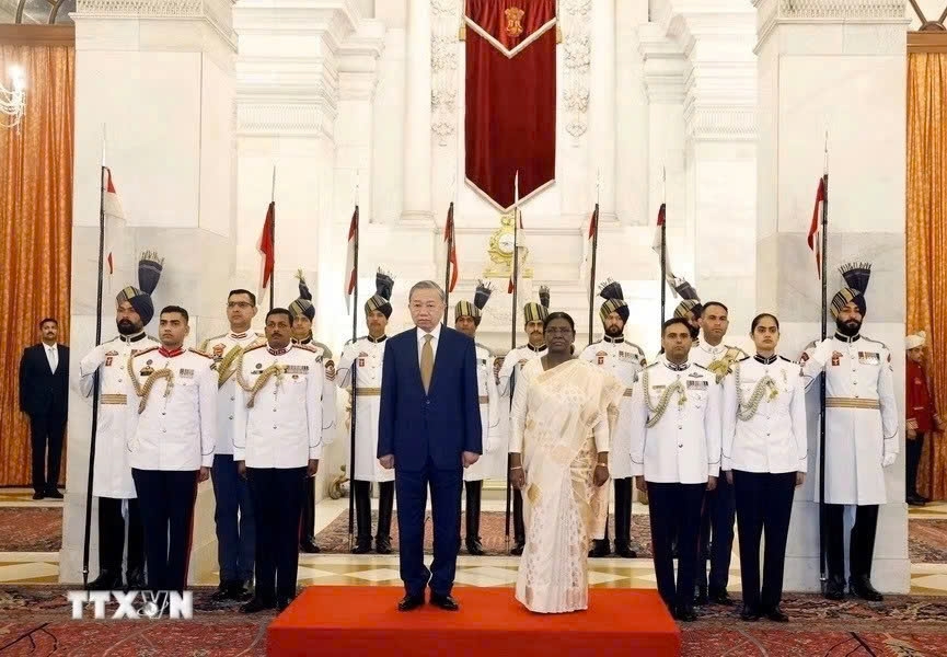 On the evening of May 6, at the Presidential Palace in New Delhi, Indian President Droupadi Murmu hosts a grand reception for Party General Secretary and State President To Lam and the high-ranking Vietnamese delegation on their state visit to India. Indian Prime Minister Narendra Modi also attends the event. (Photo: VNA)