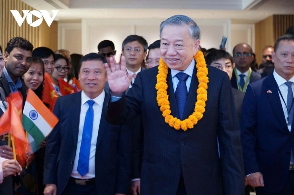 Addressing nearly 400 Vietnamese and Indian businesses at a joint business forum in Mumbai on May 7, the Vietnamese leader notes that the ongoing restructuring of the global economy is creating both new challenges and opportunities for developing countries, including Vietnam and India.