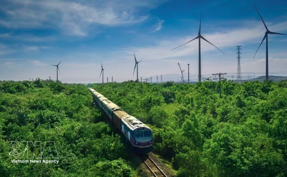 Vietnam is said to be facing a major opportunity not only to strengthen technical connectivity but also to take a leading role in building an integrated regional energy market, moving from a national to a regional scale. (Photo: VNA)