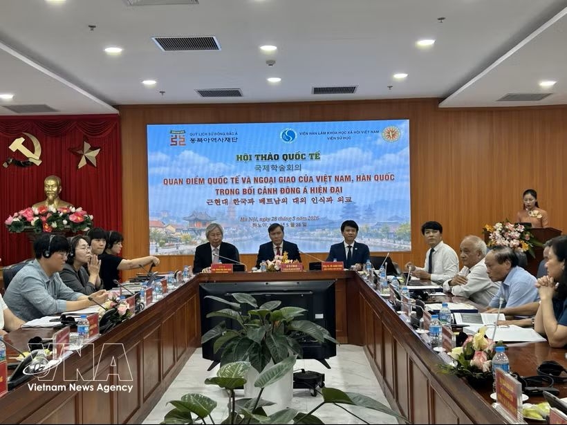 Scholars from Vietnam and the Republic of Korea at the international workshop in Hanoi on May 28