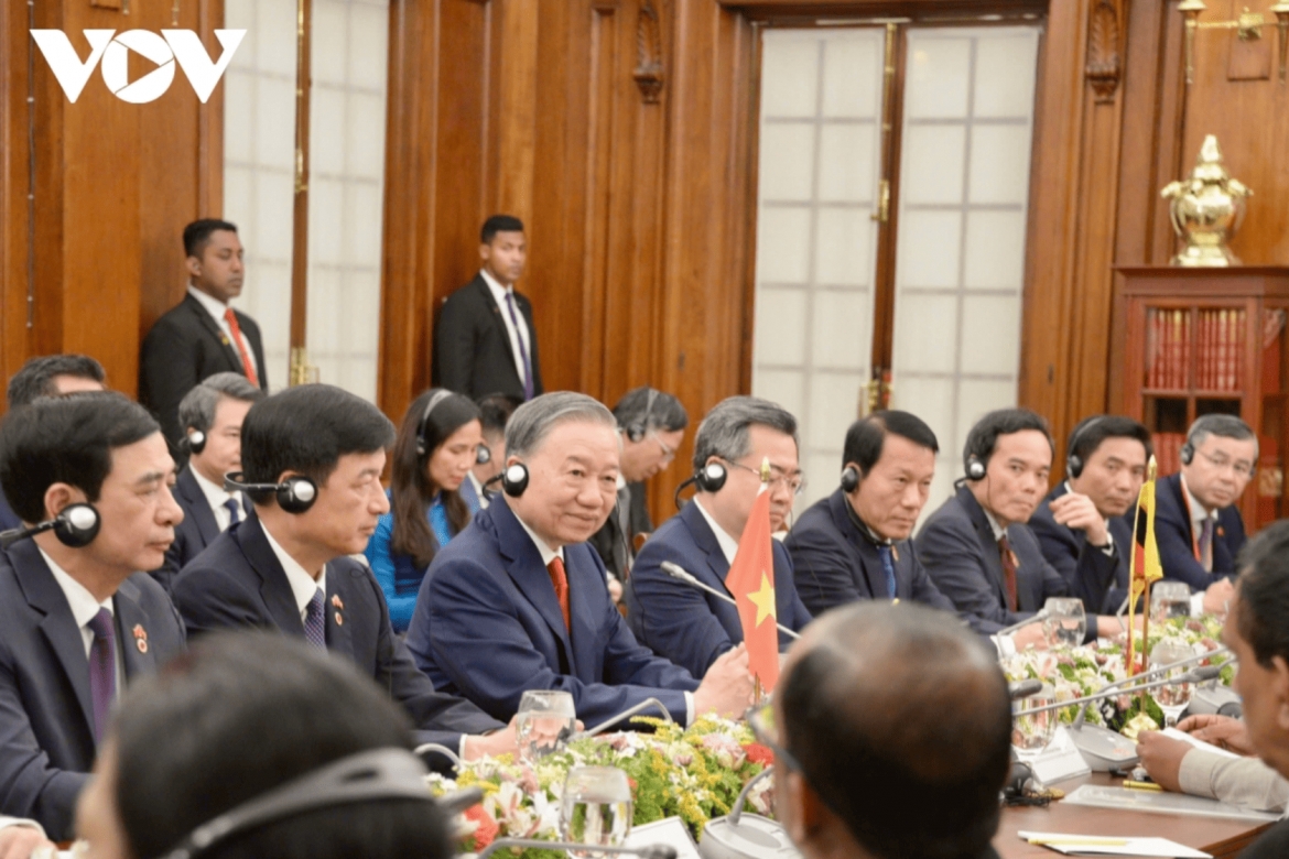 Highlighting the strong potential for trade and investment cooperation, the two leaders agree to implement breakthrough measures aimed at achieving bilateral trade turnover of US$1 billion in the near future.