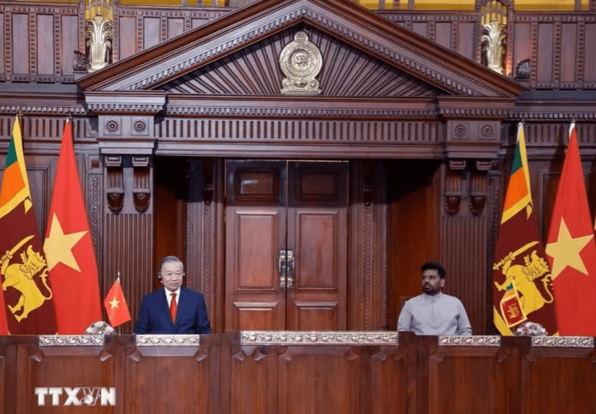 Speaking at a press conference following the talks, Party General Secretary and State President To Lam said Vietnam and Sri Lanka had agreed to elevate bilateral ties to a Comprehensive Partnership, reaffirming their commitment to strengthening friendship and cooperation, deepening political trust, and expanding substantive cooperation across all fields. (Photo: VNA)