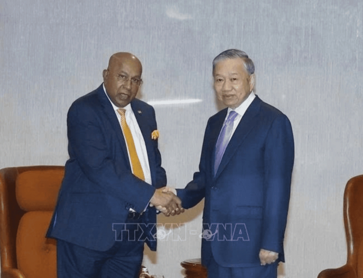   As part of the state visit to Sri Lanka, Party General Secretary and State President To Lam met with Mohan Pandithage, Chairman and CEO of Hayleys PLC. (Photo: VNA)
