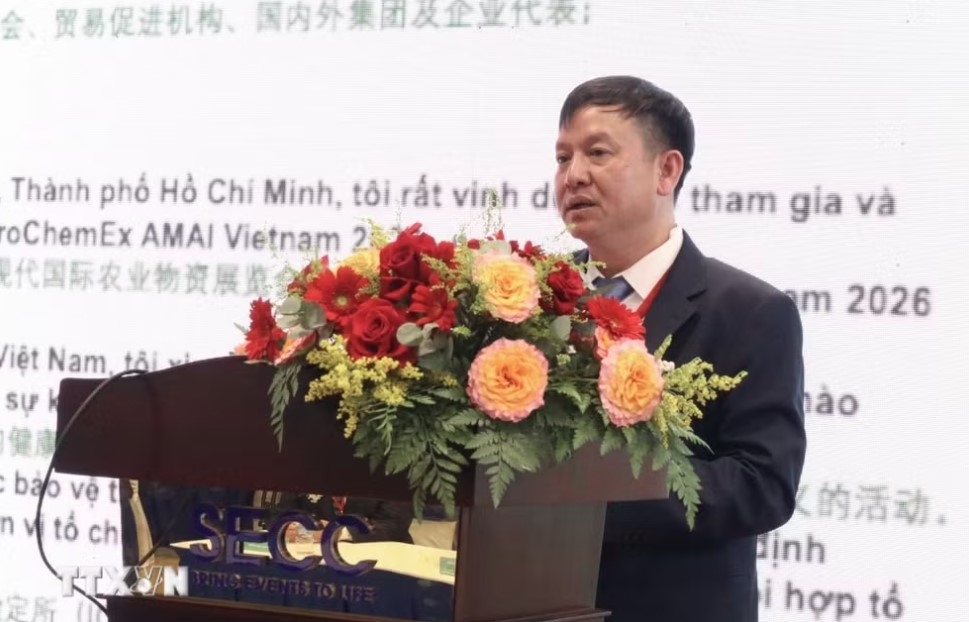 Huynh Tan Dat, director of the Department of Crop Production and Plant Protection speaks at the opening of AMAI Vietnam 2026, highlighting the global shift toward greener, smarter, and more sustainable agriculture amid mounting challenges. (Photo: Xuan Anh)