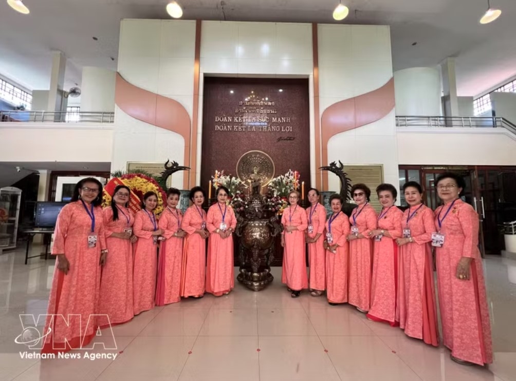 OVs in Thaialnd at President Ho Chi Minh relic site in Udon Thani (Photo: VNA)