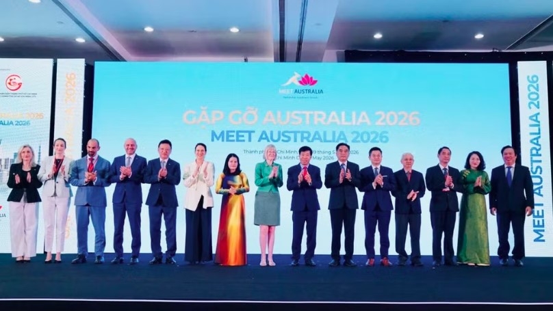 Deputy Minister of Foreign Affairs Nguyen Manh Cuong and delegates pose for a group photo at the event “Meet Australia” in Ho Chi Minh City on May 19 (Photo: Ministry of Foreign Affairs)