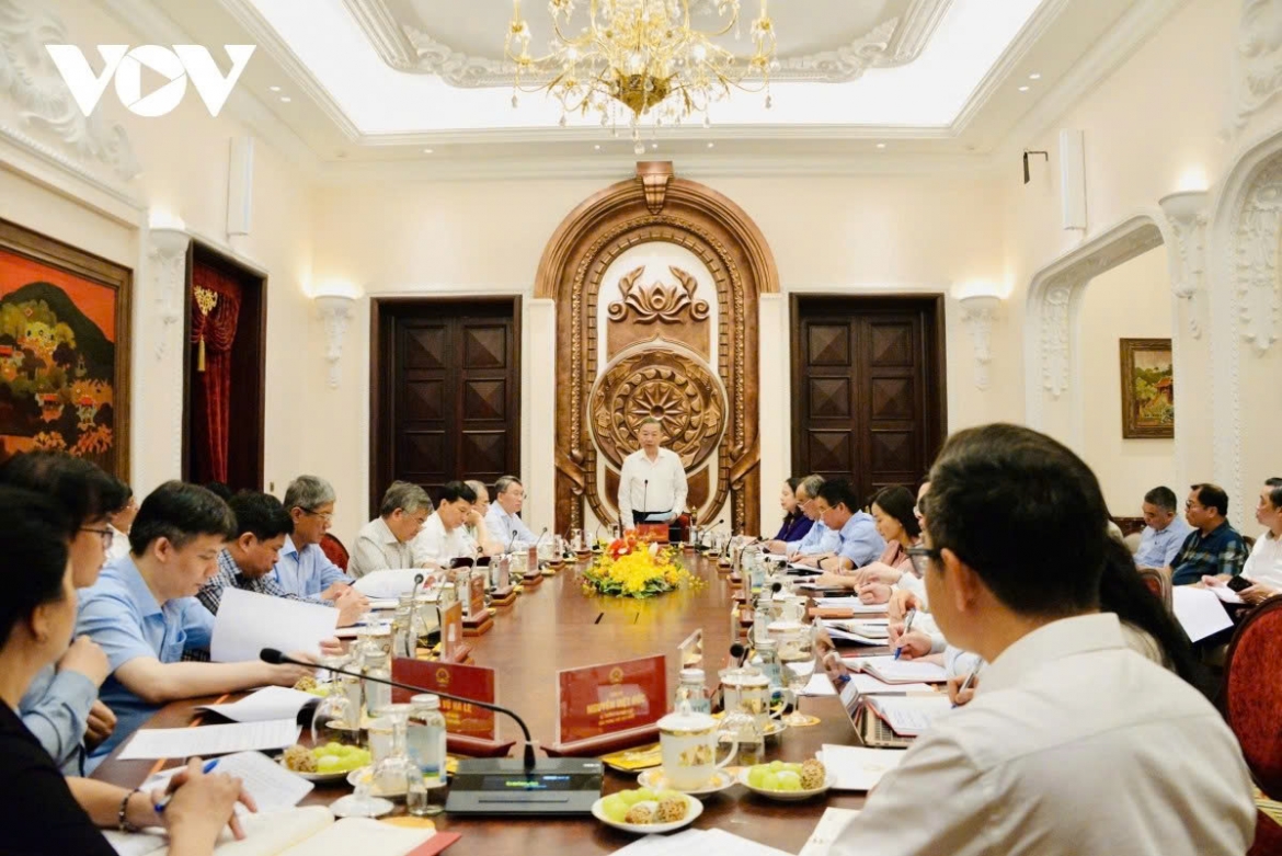 Party General Secretary and State President To Lam chairs a working session with the Presidential Office in Hanoi on May 11