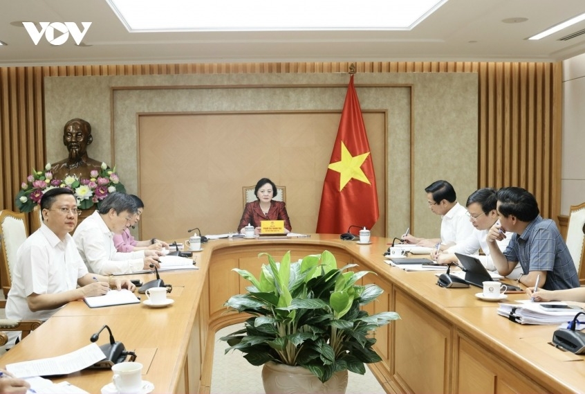 Deputy Prime Minister Pham Thi Thanh Tra chairs a meeting reviewing the implementation of the two-tier local government model in Hanoi on May 15