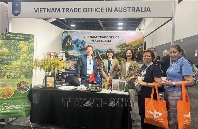 Vietnamese products on display at Foodservice Australia 2026 in Sydney attract strong interest from international buyers and visitors. (Photo: VNA)