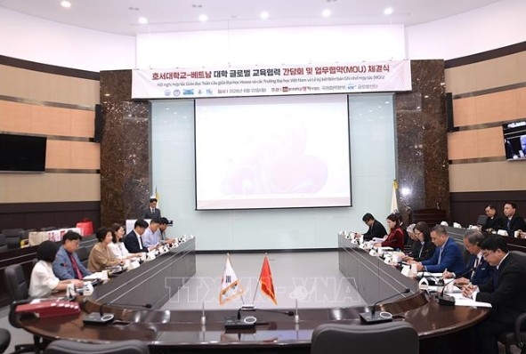 Overview of the working session (Photo: VNA)