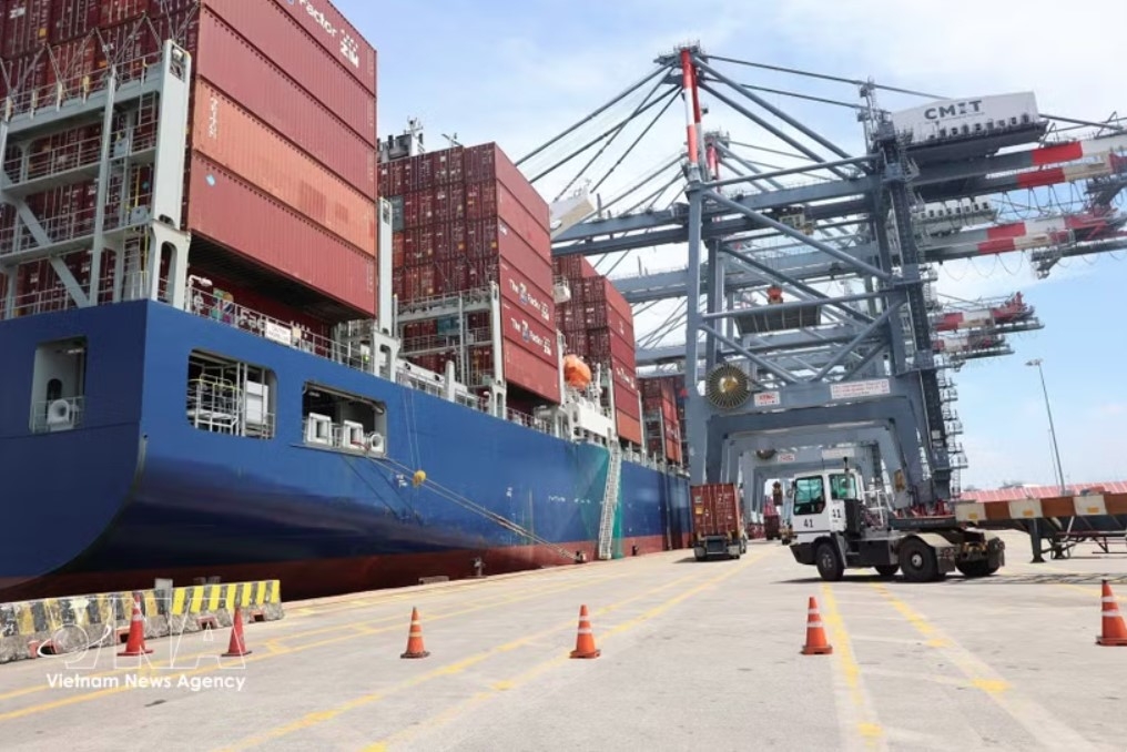 The CMIT deep-water port in the Cai Mep - Thi Vai area, Tan Phuoc ward, Ho Chi Minh City, can accommodate container ships with a deadweight tonnage of up to 214,121 DWT. (Photo: VNA)