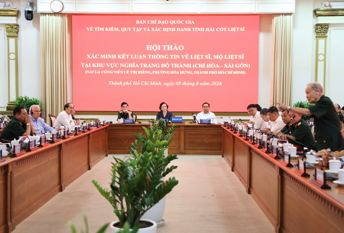 Deputy Prime Minister Pham Thi Thanh Tra chairs a workshop in Ho Chi Minh City on June 8 to examine newly declassified military documents and witness testimonies, reviving hopes of locating a suspected mass grave of Tet Offensive martyrs beneath Le Thi Rieng Park in Ho Chi Minh City nearly 60 years after the 1968 battles. (Photo: VGP)