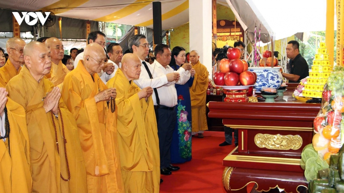 Buddhist dignitaries, city leaders, veterans and residents attend a memorial and prayer service honouring fallen heroes and patriotic martyrs at Le Thi Rieng Park in Ho Chi Minh City on June 14, 2026
