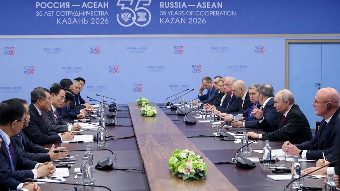 Vietnam and Russia have agreed to accelerate the Ninh Thuan 1 nuclear power plant project while expanding cooperation in energy, trade, defence, education and people-to-people exchanges. during a meeting in Kazan on June 18 between Russian President Vladimir Putin and Vietnamese Prime Minister Le Minh Hung