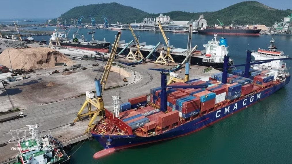 Containers are unloaded at Nghi Son International Port in Nghi Son ward, Thanh Hoa province. (Photo: VNA)