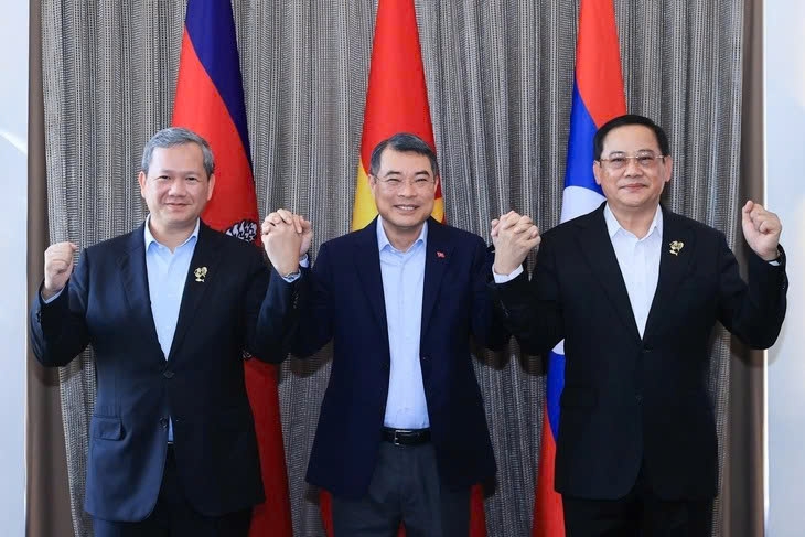 From left to right: Cambodian Prime Minister Hun Manet, Vietnamese Prime Minister Le Minh Hung, and Lao Prime Minister Sonexay Siphandone during their meeting in the Philippines in May 2026