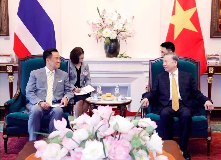Party General Secretary and State President To Lam receives Thai Prime Minister Anutin Charnvirakul.
(Photo: VNA)