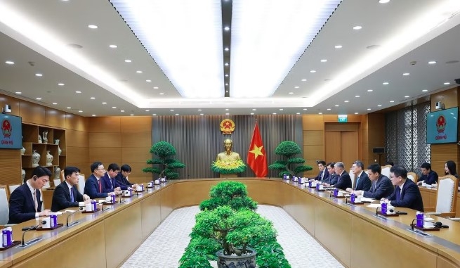 Prime Minister Le Minh Hung receives RoK Ambassador to Vietnam Choi Young Sam during a farewell visit.
(Photo: VNA)