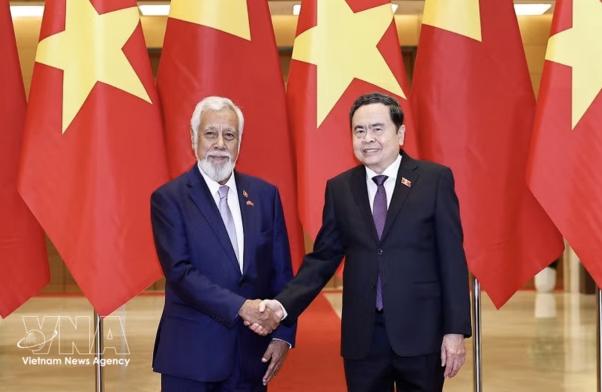 National Assembly Chairman Tran Thanh Man (R) and Timor-Leste Prime Minister Kay Rala Xanana Gusmão meet in Hanoi on June 9. (Photo: VNA)