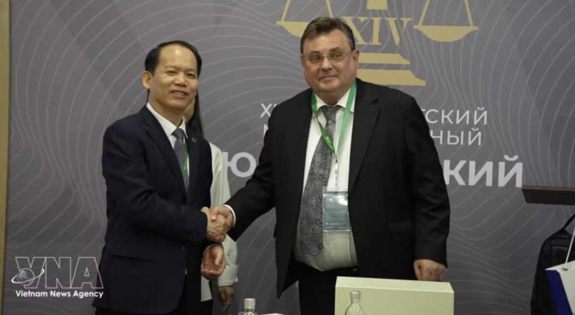 Minister of Justice Hoang Thanh Tung meets with Russian Minister of Justice Konstantin Chuychenko on June 24, 2026. (Photo: VNA)
