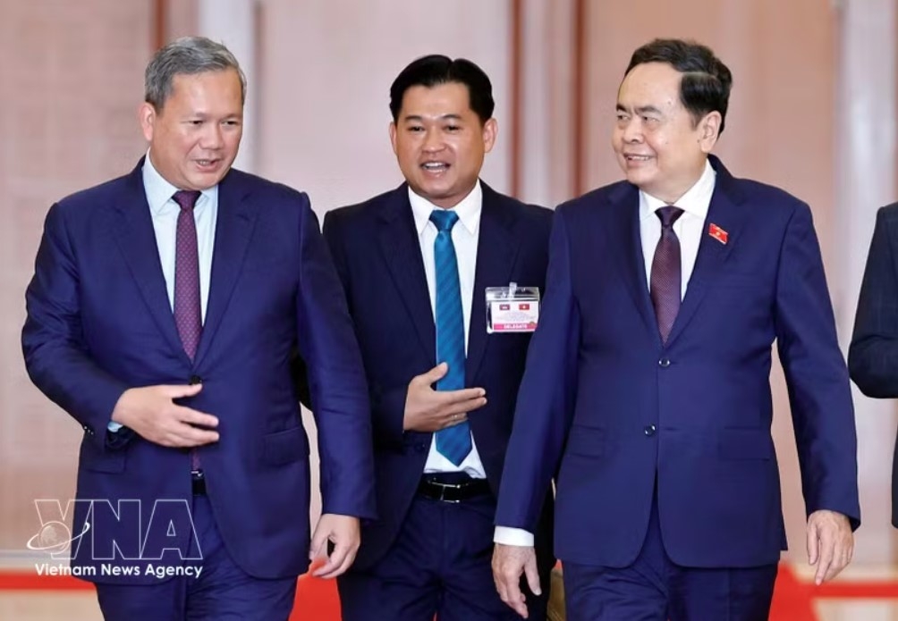 Vietnamese National Assembly Chairman Tran Thanh Man (R) and Cambodian Prime Minister Hun Manet (Photo: VNA)