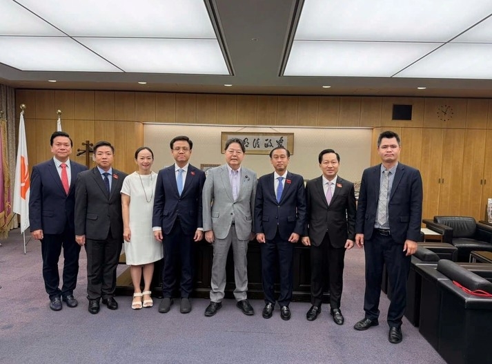 Ho Chi Minh City People’s Council delegation meets Minister for Internal Affairs and Communications Hayashi Yoshimasa (Photo: Provided by the delegation) 