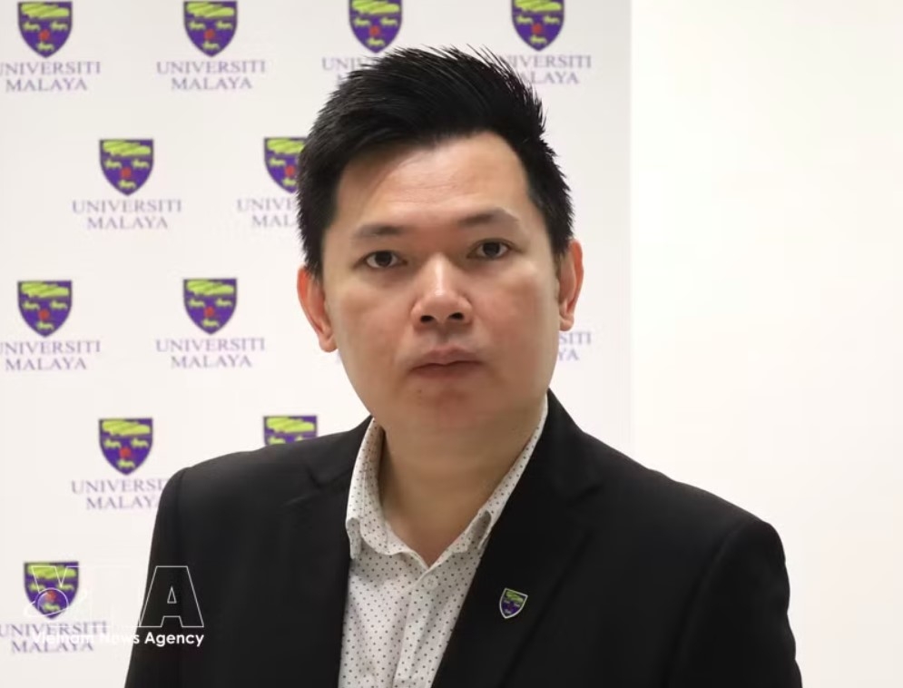 Malaysian strategic security analyst Collins Chong Yew Keat grants an interview to the Vietnam News Agency. (Photo: VNA)