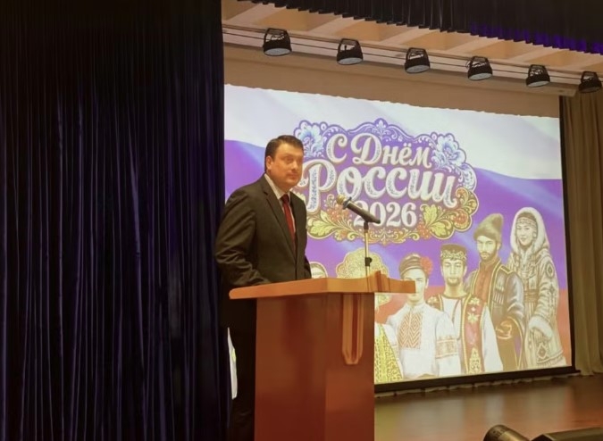Vladimir Murashkin, director of the Russian Centre for Science and Culture in Hanoi, speaks at the event introducing the ARTEK International Children's Center and its educational exchange programmes for Vietnamese students. (Photo: Ha Thuong)