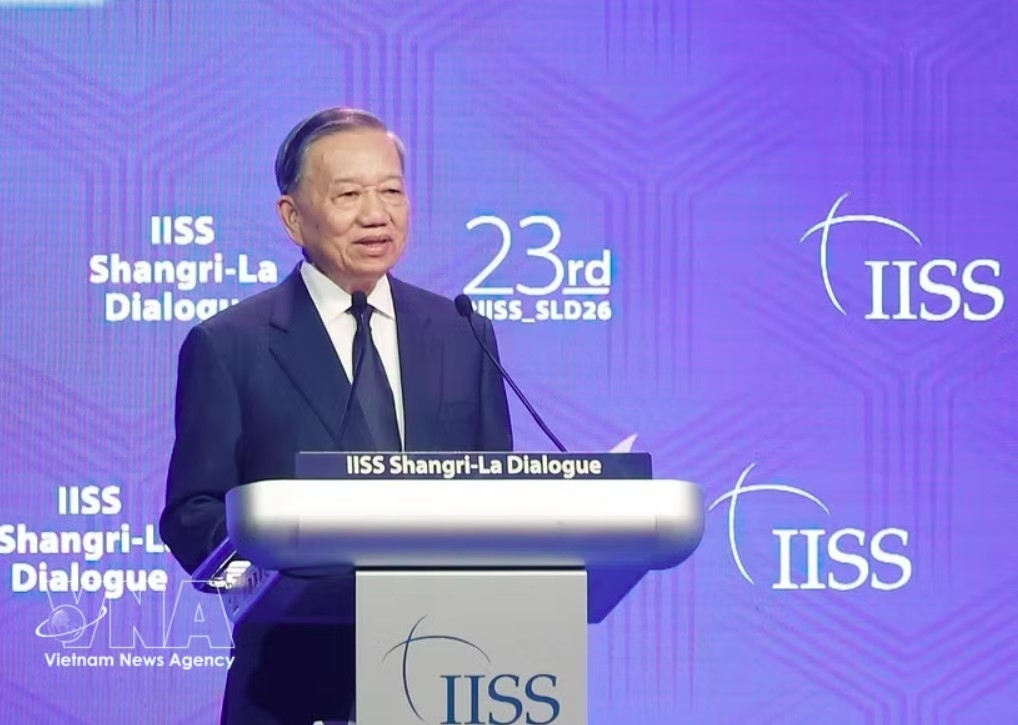 Party General Secretary and State President To Lam delivers his keynote address at the 23rd Shangri-la Dialogue in Singapore on May 29. (Photo: VNA)