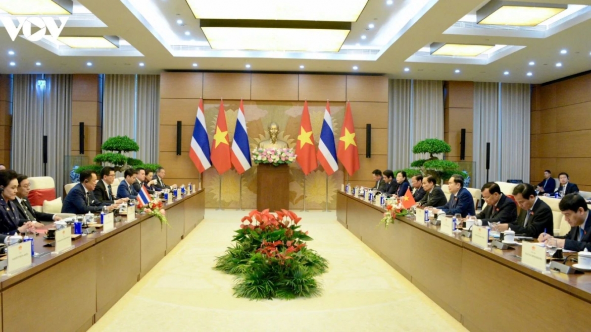 Vietnamese National Assembly Chairman Tran Thanh Man and Thai Prime Minister Anutin Charnvirakul meet in Hanoi on June 8