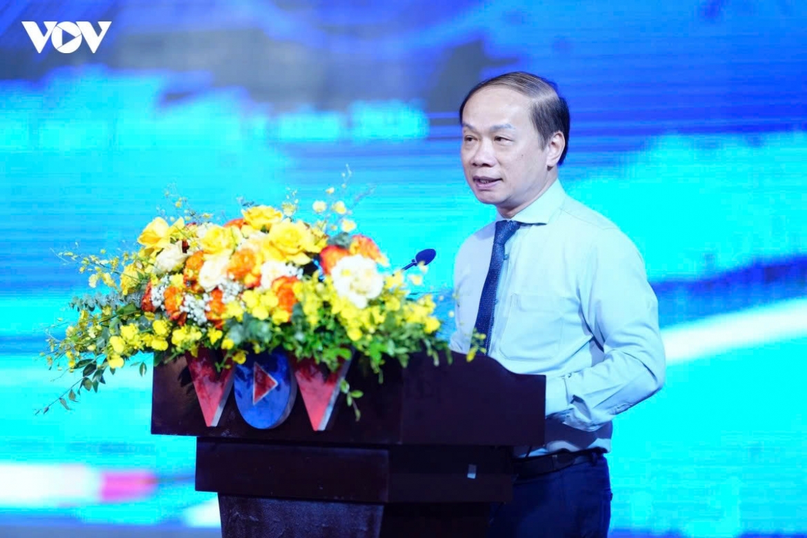Pham Tat Thang, deputy head of the Party Central Committee’s Commission for Information, Education and Mass Mobilisation, calls on the press to accelerate digital transformation, expand its presence across digital platforms, and strengthen its capacity to compete in the online information environment while ensuring information remains accurate, timely, and relevant
