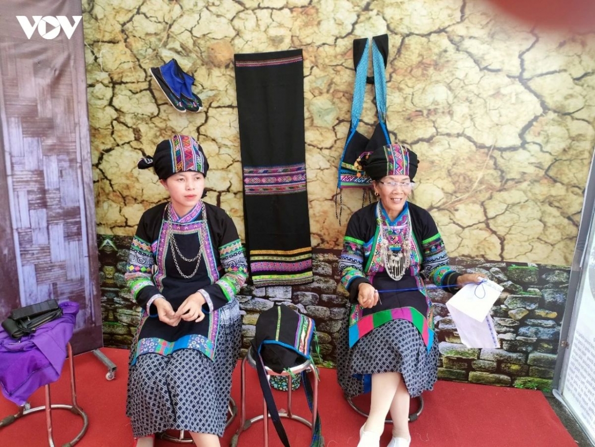 Bo Y women in Tuyen Quang are preserving centuries-old weaving, dyeing and embroidery traditions through handmade garments that reflect their cultural identity and heritage