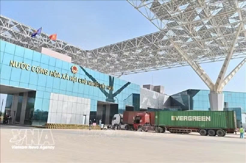 Import and export activities at the Mong Cai border gate. (File photo: VNA)