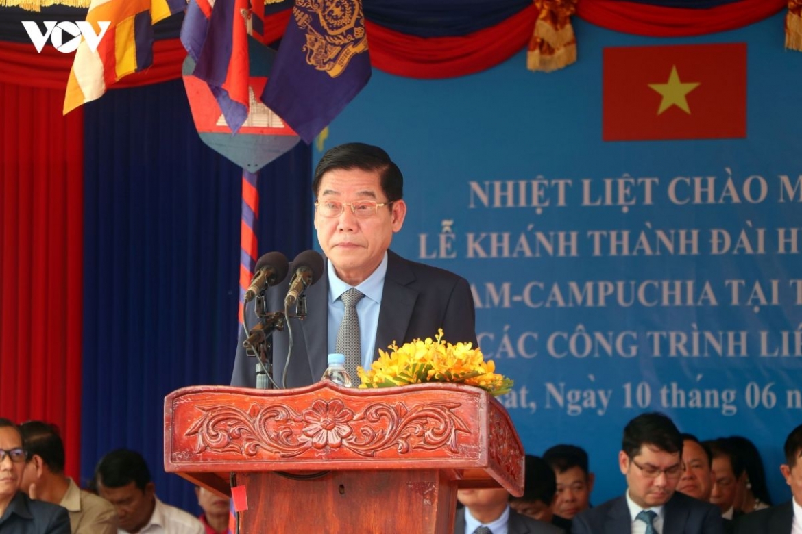 Senior Lieutenant General Nguyen Van Gau, Deputy Minister of National Defence of Vietnam, speaks at the ceremony