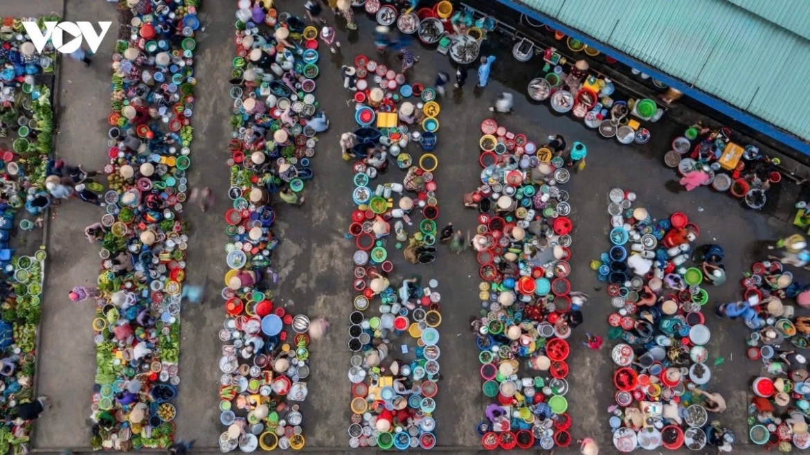 From high above, the market looks like a breathtakingly beautiful, perfectly aligned, and vibrant picture.