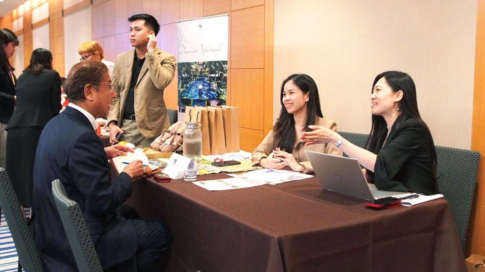 Tourism businesses of Vietnam and Japan strengthen connections, exchange market information, and foster cooperation during the programme. (Photo: baovanhoa.vn)
