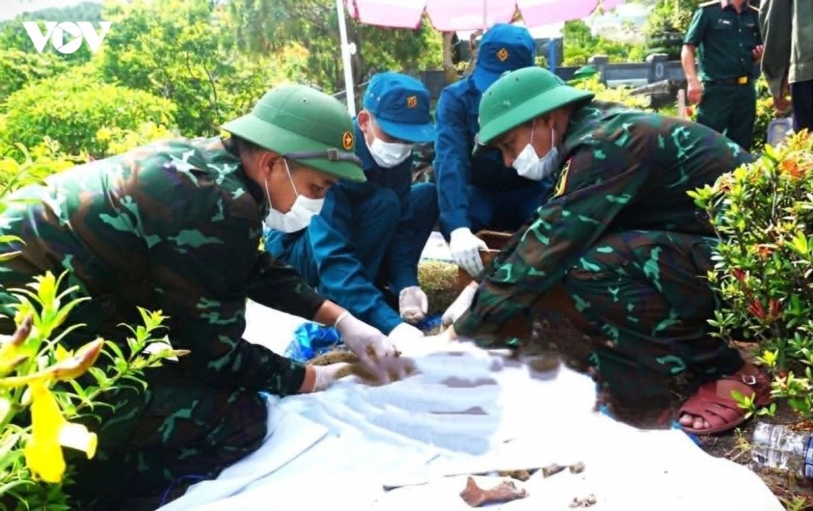 Authorities collect DNA samples from unidentified martyrs' graves at Hue Martyrs’ Cemetery