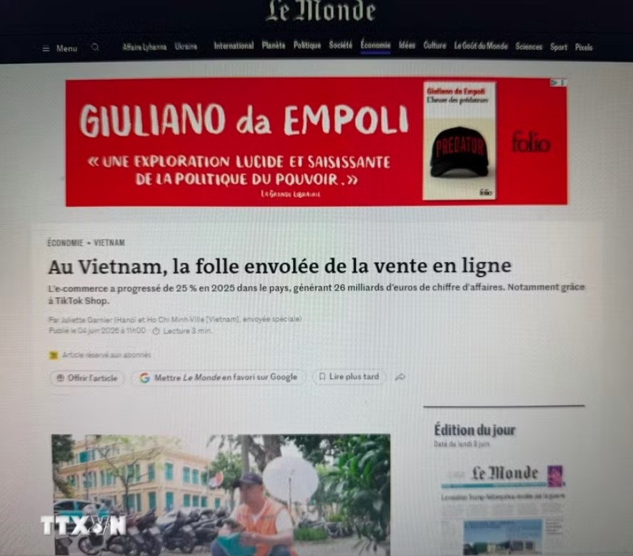 The article in Le Monde highlights e-commerce's growing role in Vietnam's economy.(Photo: VNA)