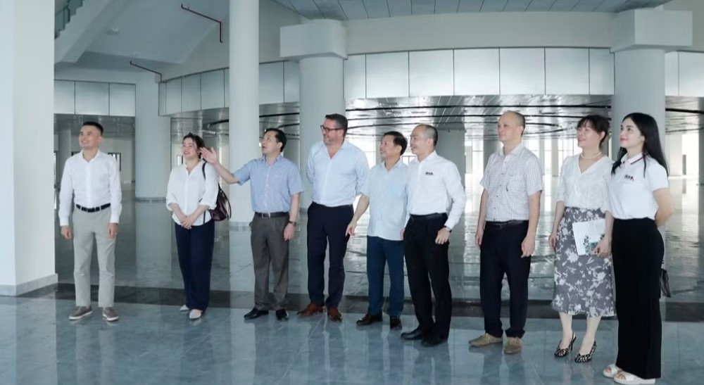 The ABE delegation conducts a site survey at the Bac Ninh Cultural Centre (Photo: nhandan.vn)
