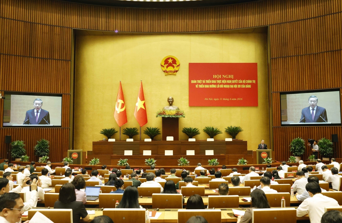 General Secretary and State President To Lam addresses a national conference on studying, disseminating, and implementing the Politburo's Resolution 06 regarding the foreign policy orientation of the 14th National Party Congress 