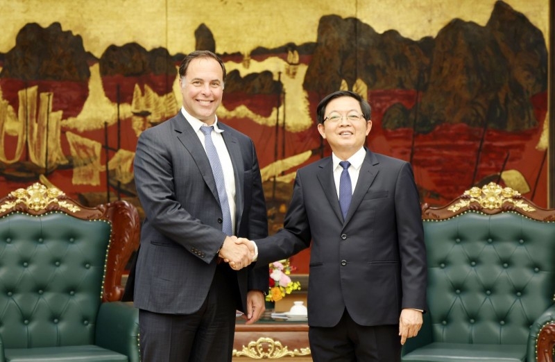 Vietnam's Deputy Prime Minister Ho Quoc Dung receives Jeff Place, Supply Chain Officer of Coherent Corp (Photo: VGP)