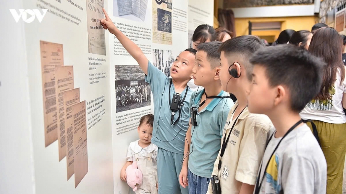 Many young people are interested in hearing stories about journalism and learning more about Vietnam’s history.