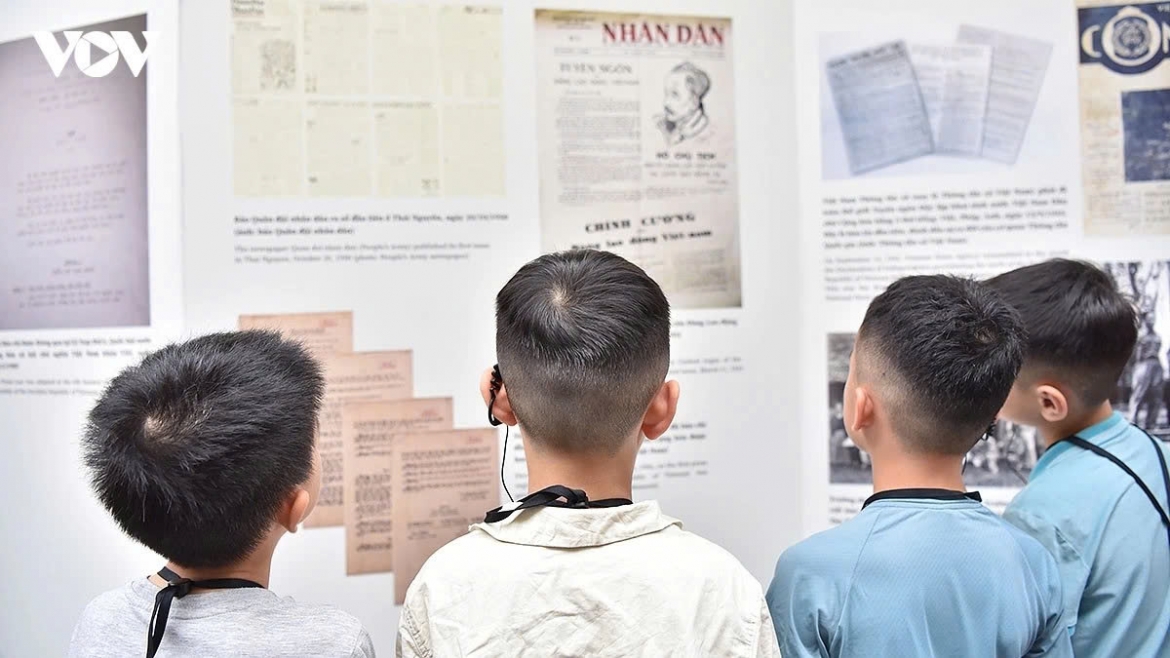 A number of students expressinterest in podcasts featuring content about President Ho Chi Minh.